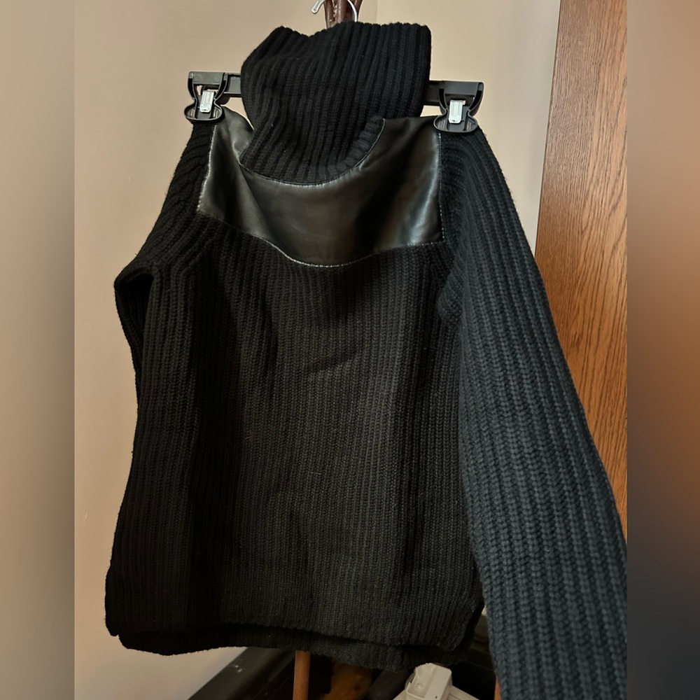 My. Patmos for club Monaco 100% cashmere ribbed turtleneck sweater size small